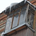 Внимание: весна! Информация о своевременной очистке снега и  сосулек с козырьков балконов